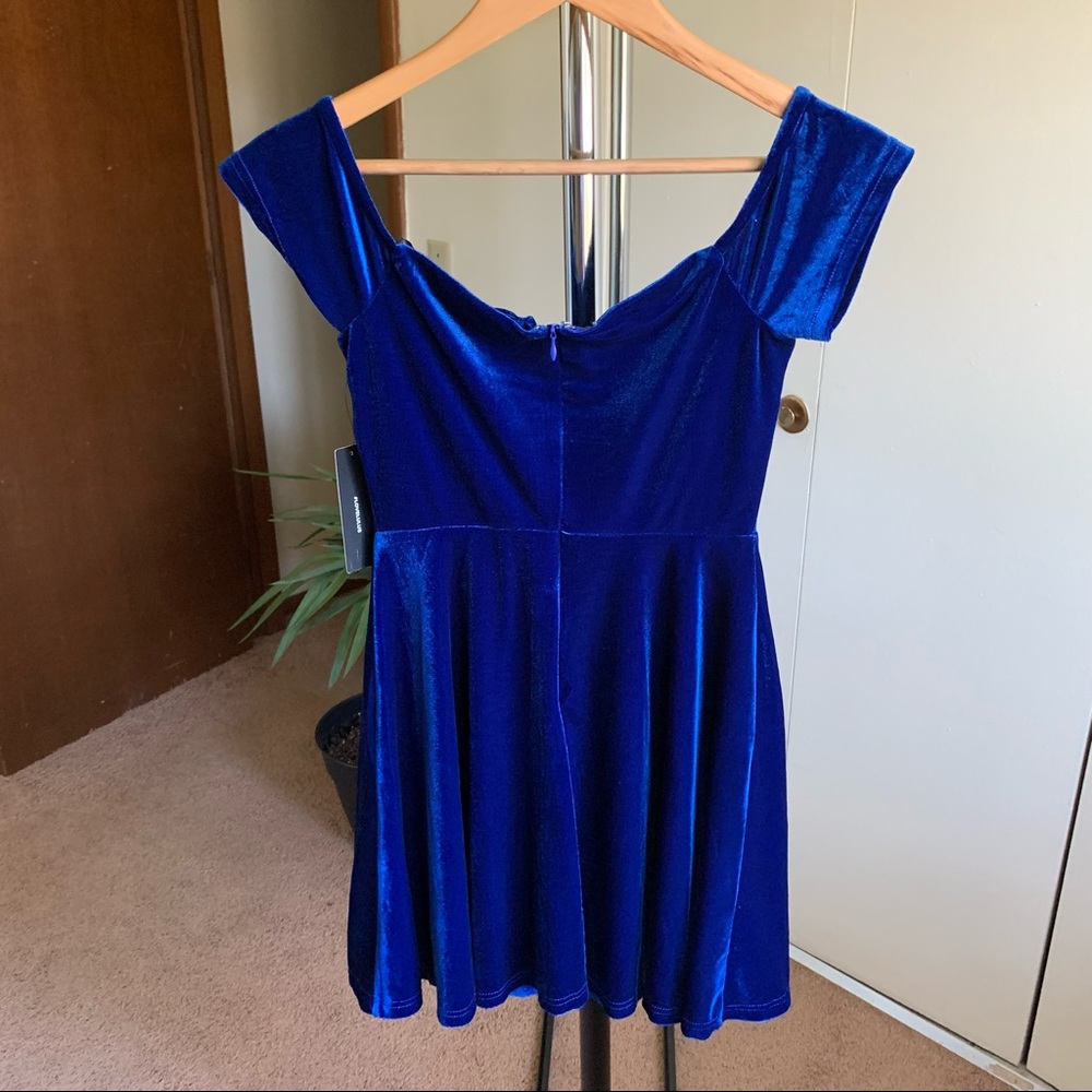 Lulu’s Lani Royal Blue Velvet Off Shoulder Skater Dress NWT - Picture 4 of 8